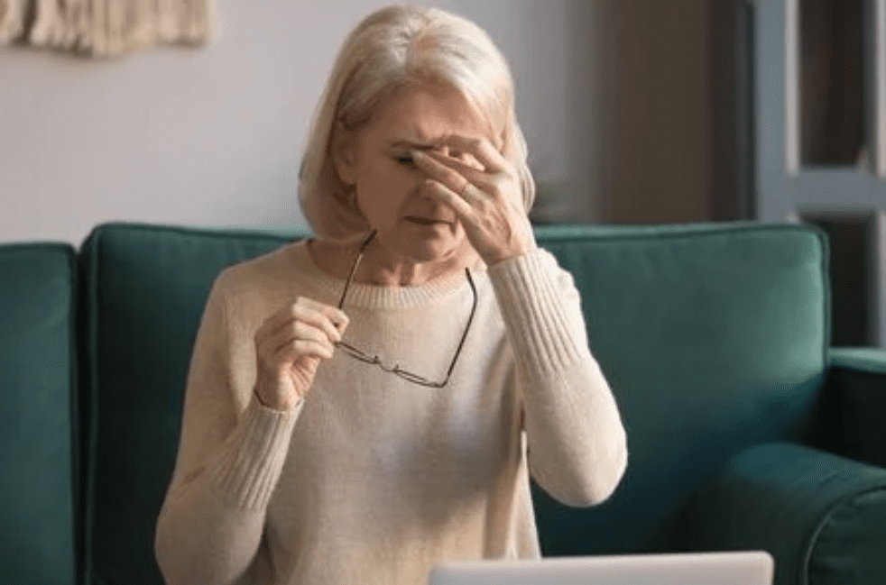 Blurred vision and headache: 5 possible causes